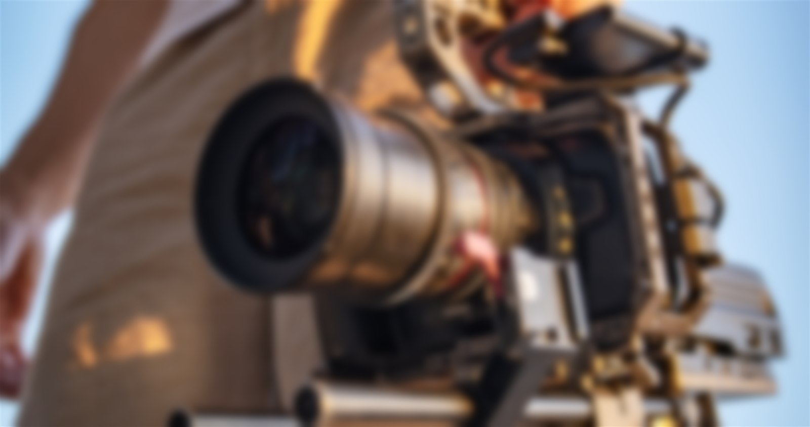 Caméra cinéma équipée sur une configuration de tournage